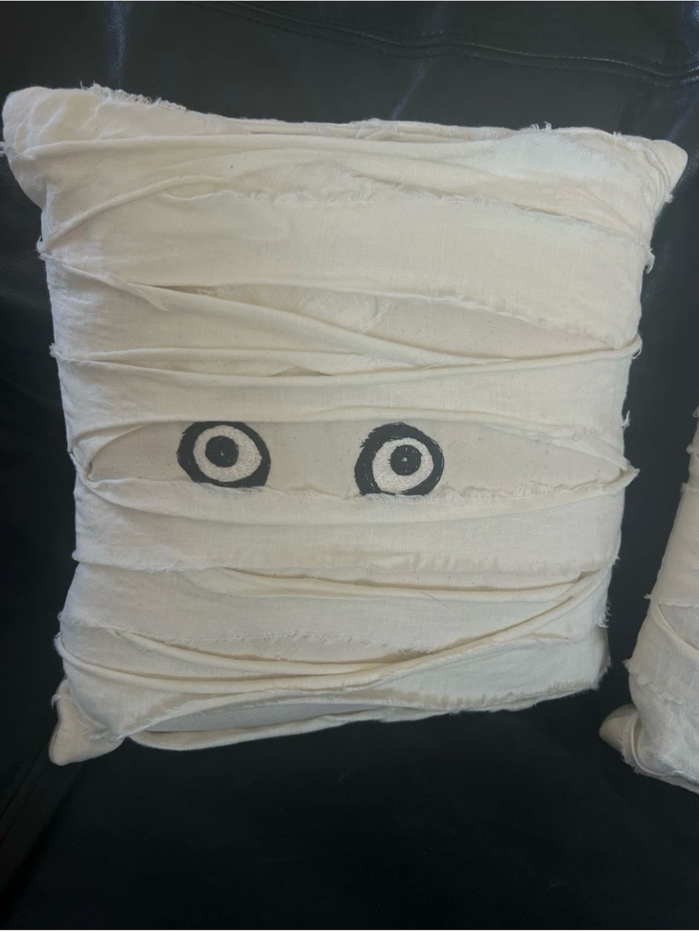 Pottery Barn Halloween Mummy Cream Throw Pillows Set of 2 Vtg - Picture 4 of 11